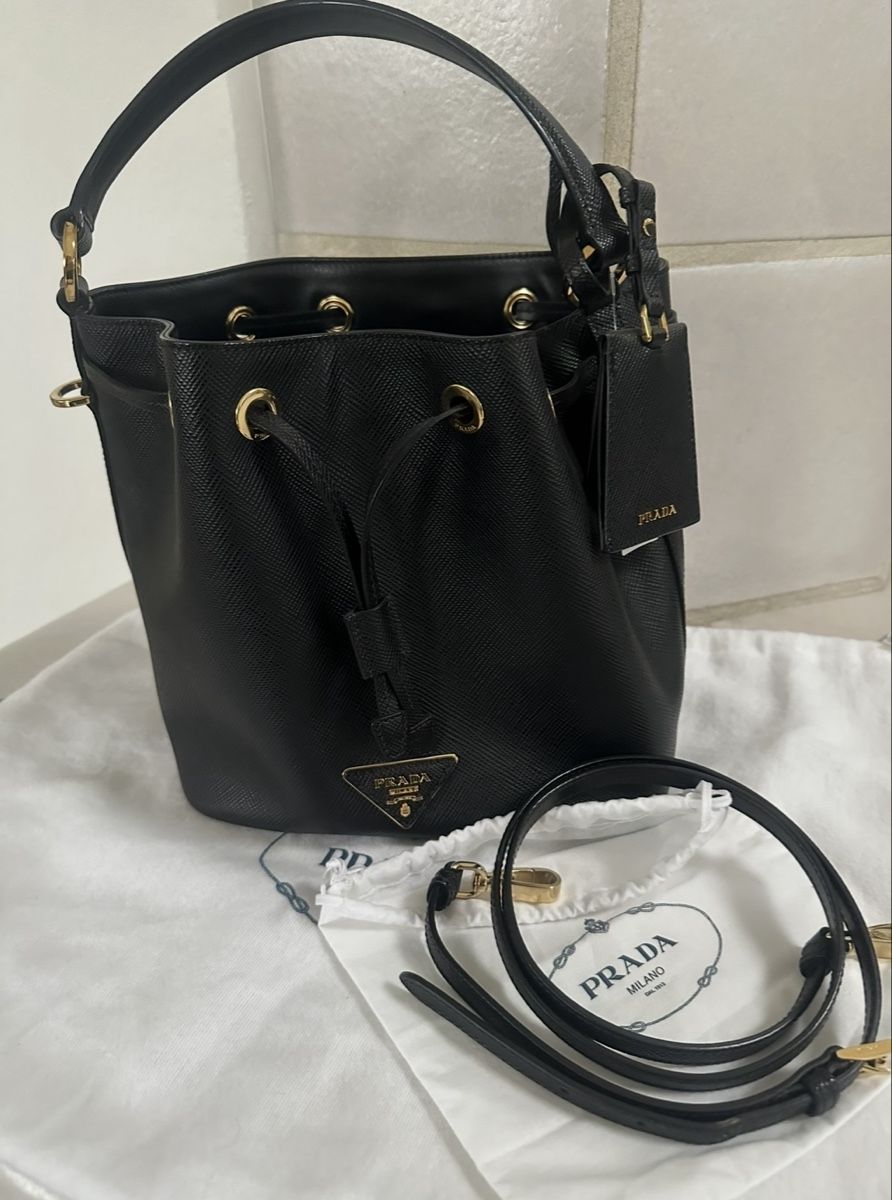 Prada Sacs femmes: Prada Schulter- & Beuteltasche schwarz – Neuf (Voir description) à Würenlos par Fashionlover-1981