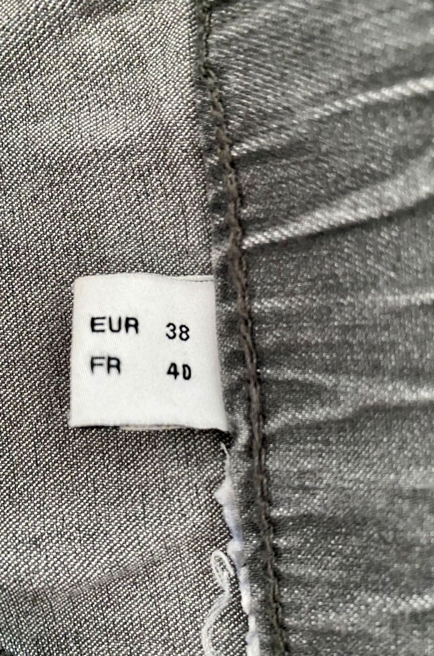 Jeans: Jeggings in Grau, Gr. 38 – Usato da Zürich venduto da Maria2021 4