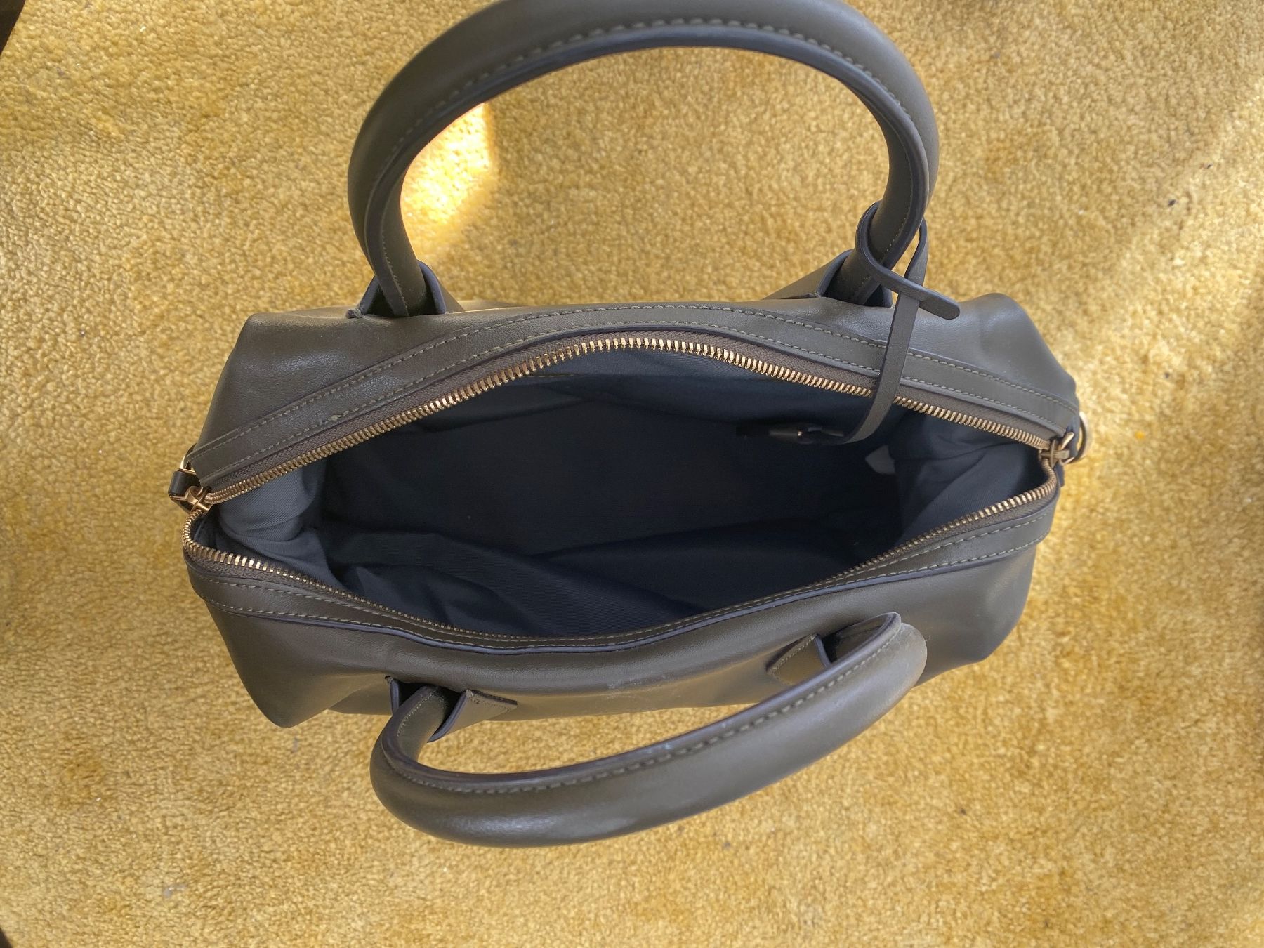 Borse da donna: CHARLES & KEITH HANDTASCHE – Usato da Zürich venduto da isabel137 2