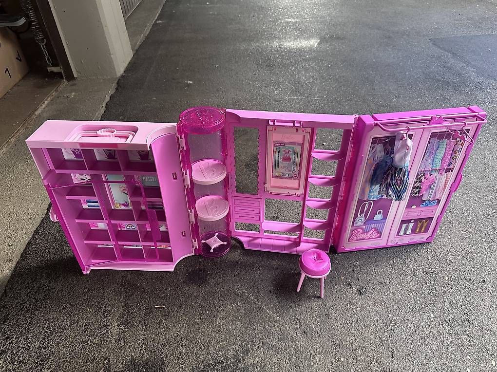 Casette per bambini: Barbieschrank – Usato da Engelburg venduto da Shantaram01