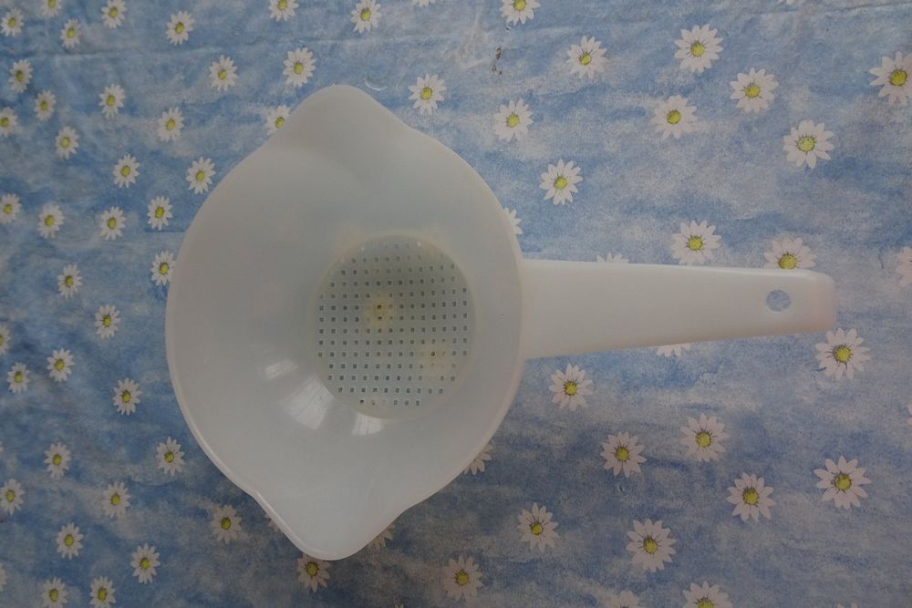 IBILI 755600 Mehlsieb Mit Schieber – Kunststoff, Weiß, Praktisch Für Küche & Backen