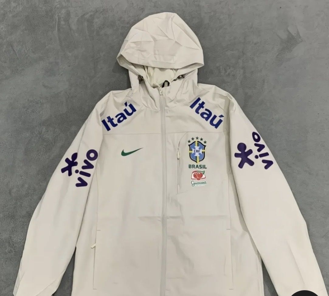 Nike Jacken: Veste Nike Brésil taille L blanc – Neu (gemäss Beschreibung) aus Meyrin von ubz_72xl