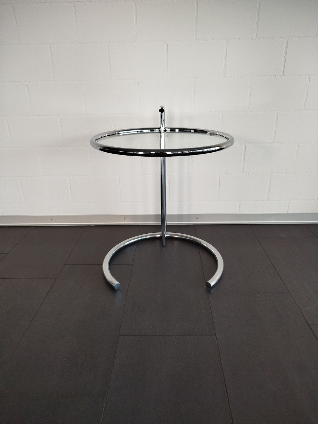 Tische: Adjustable Table E 1027 Beistelltisch höhenverstellbar – Gebraucht aus Heimberg von Frieda-2 1