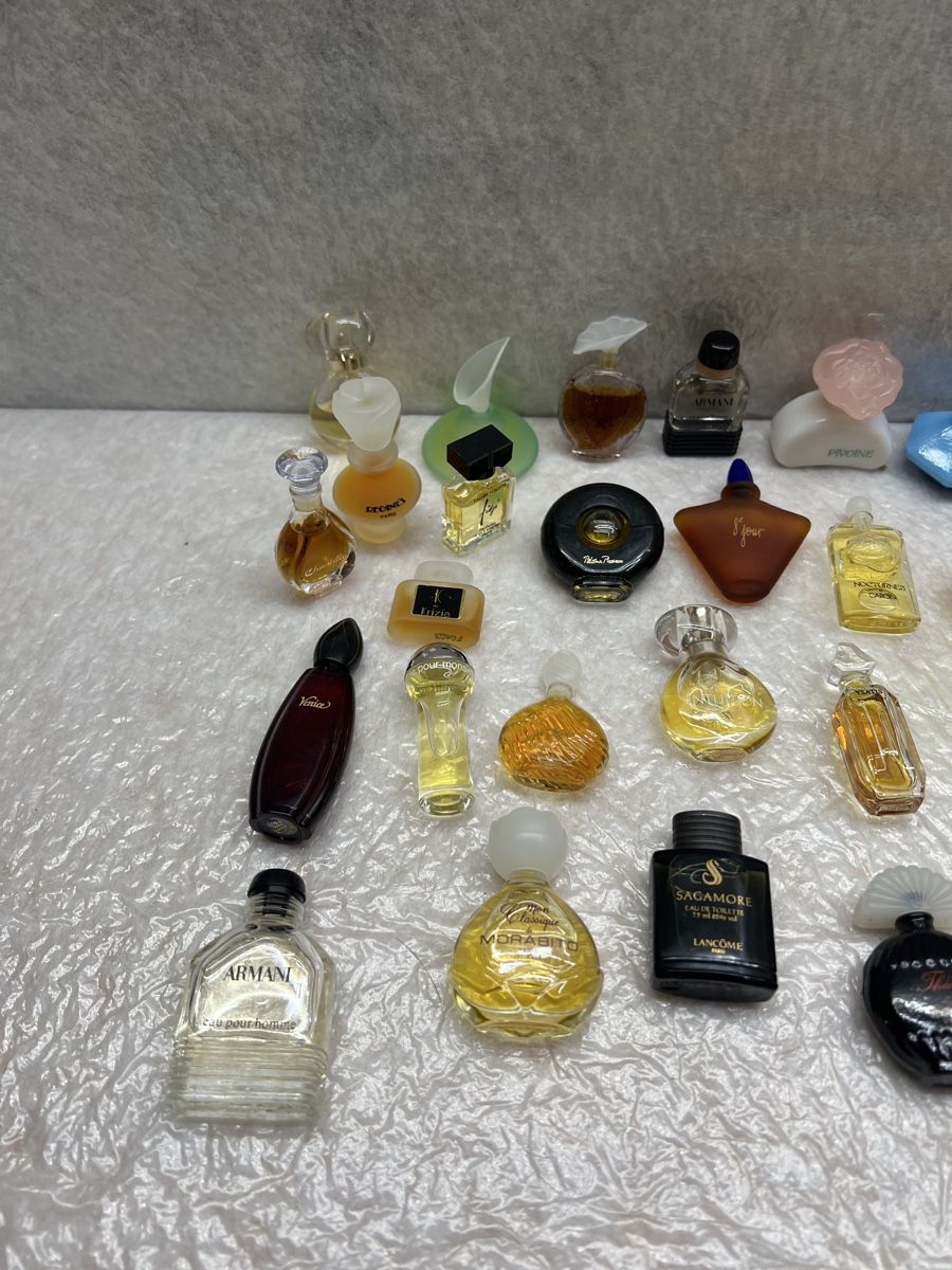 Profumi & Eau de Toilette: Miniatur Parfum Sammlung – Nuovo (secondo la descrizione) da Rotkreuz venduto da perlengott 1