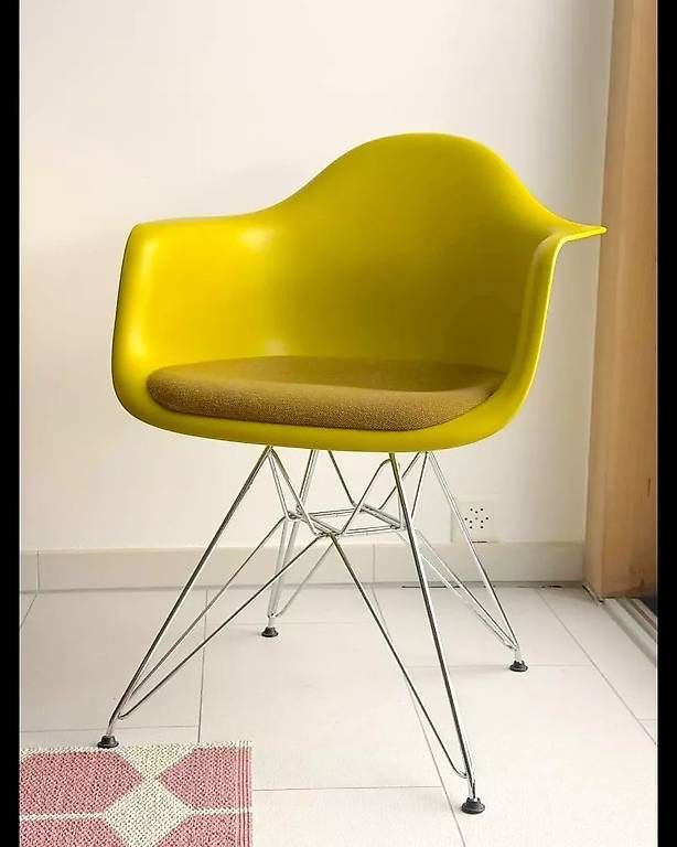 Vitra Stühle: Chaise / Stuhl Vitra Eames Plastic Armchair DAR – Gebraucht aus Savièse von KITATORI.ch