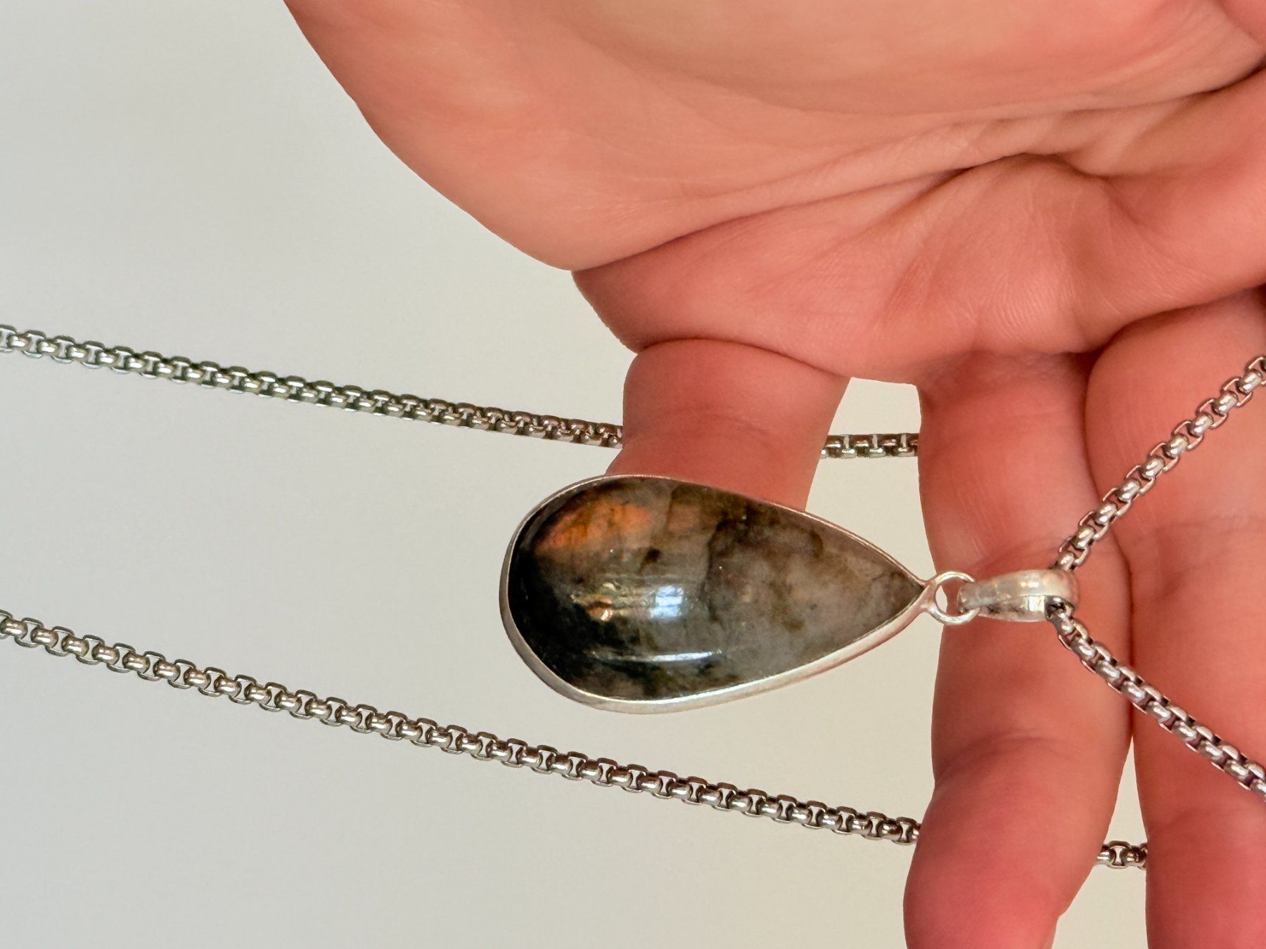 Ketten: Collier avec labradorite - Élégant & Naturel! – Neu und originalverpackt aus Genève von AWWA 7