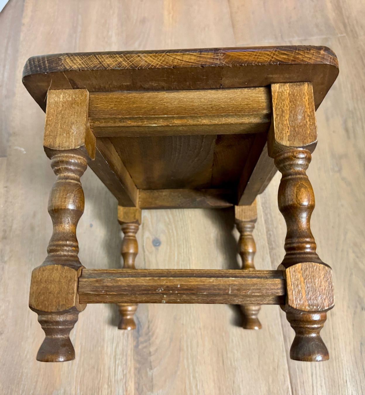 Hocker: Herziges, altes Schemeli Hocker Schemel alt Holz – Gebraucht aus Rothrist von Luckywinner 6