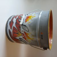 Künstlerisch gestalteter Metalleimer „Unico 1000“ / GVB
