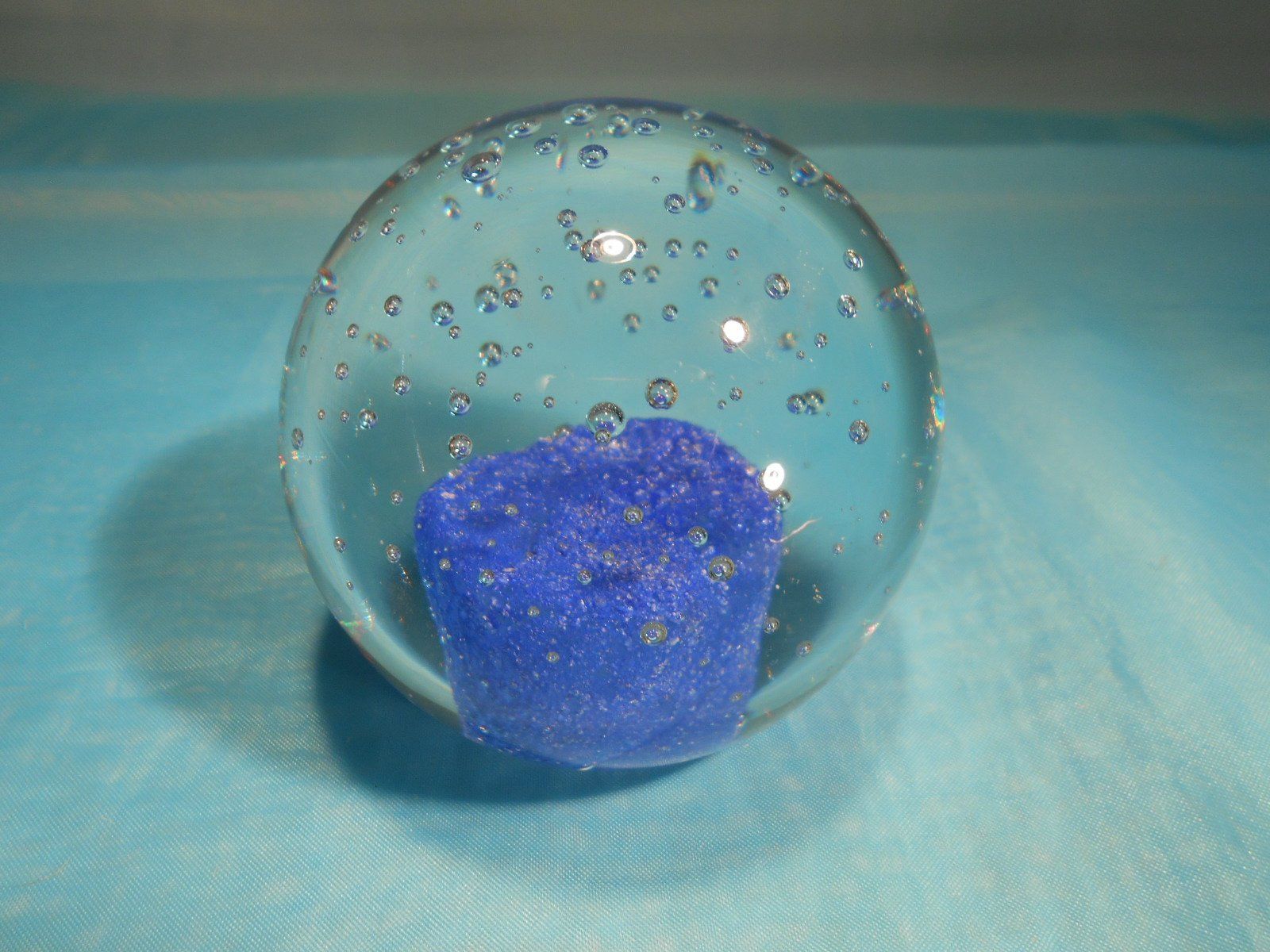 Glaskugel mundgeblasen mit blauem Grund und Luftblasen (Neu (gemäss Beschreibung)) in Bellach für CHF 6 – mit Lieferung auf Ricardo kaufen