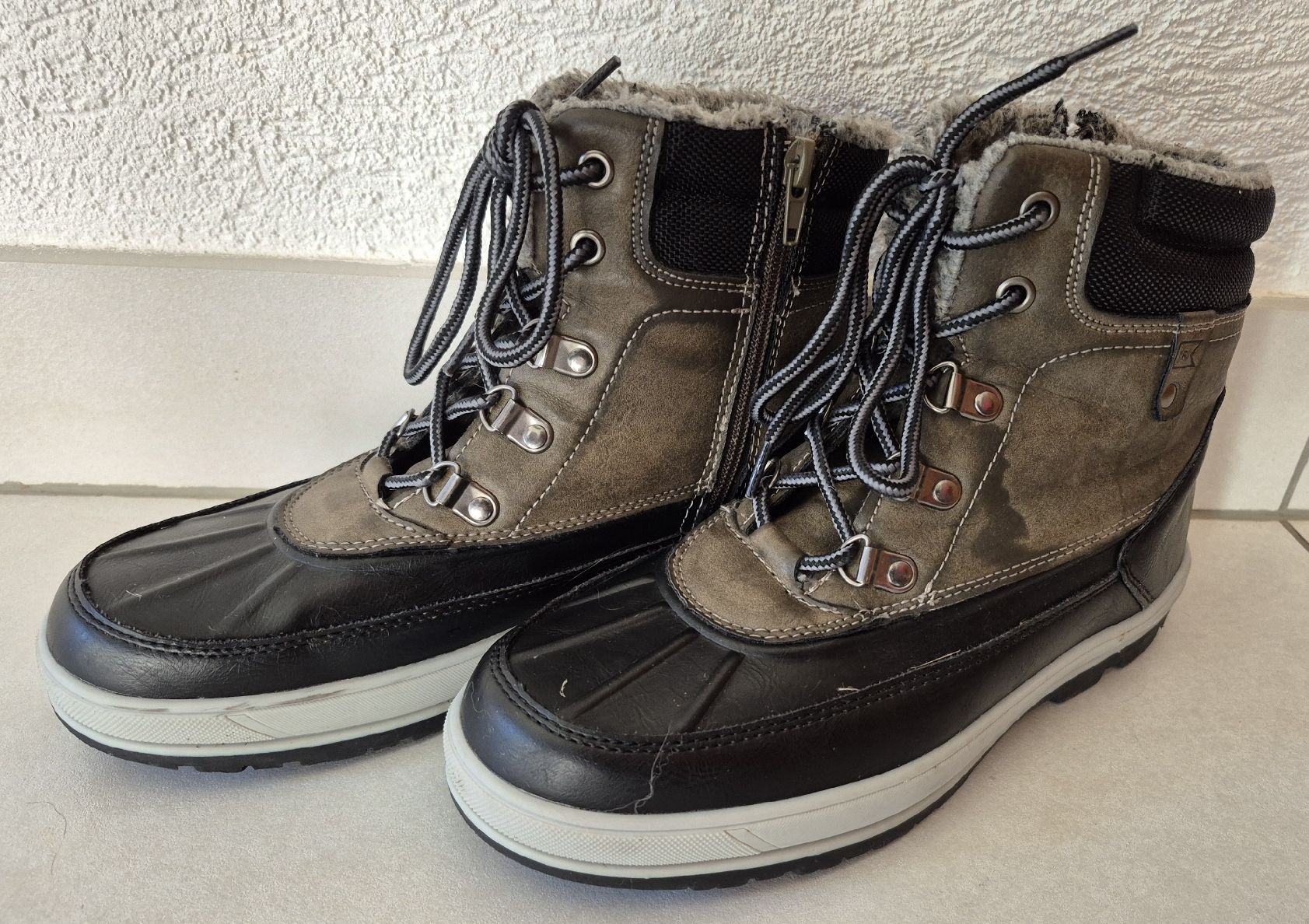 Schuhe für Jungen: Bottines neige pointure 39 – Neu (gemäss Beschreibung) aus Vouvry von Arwenne