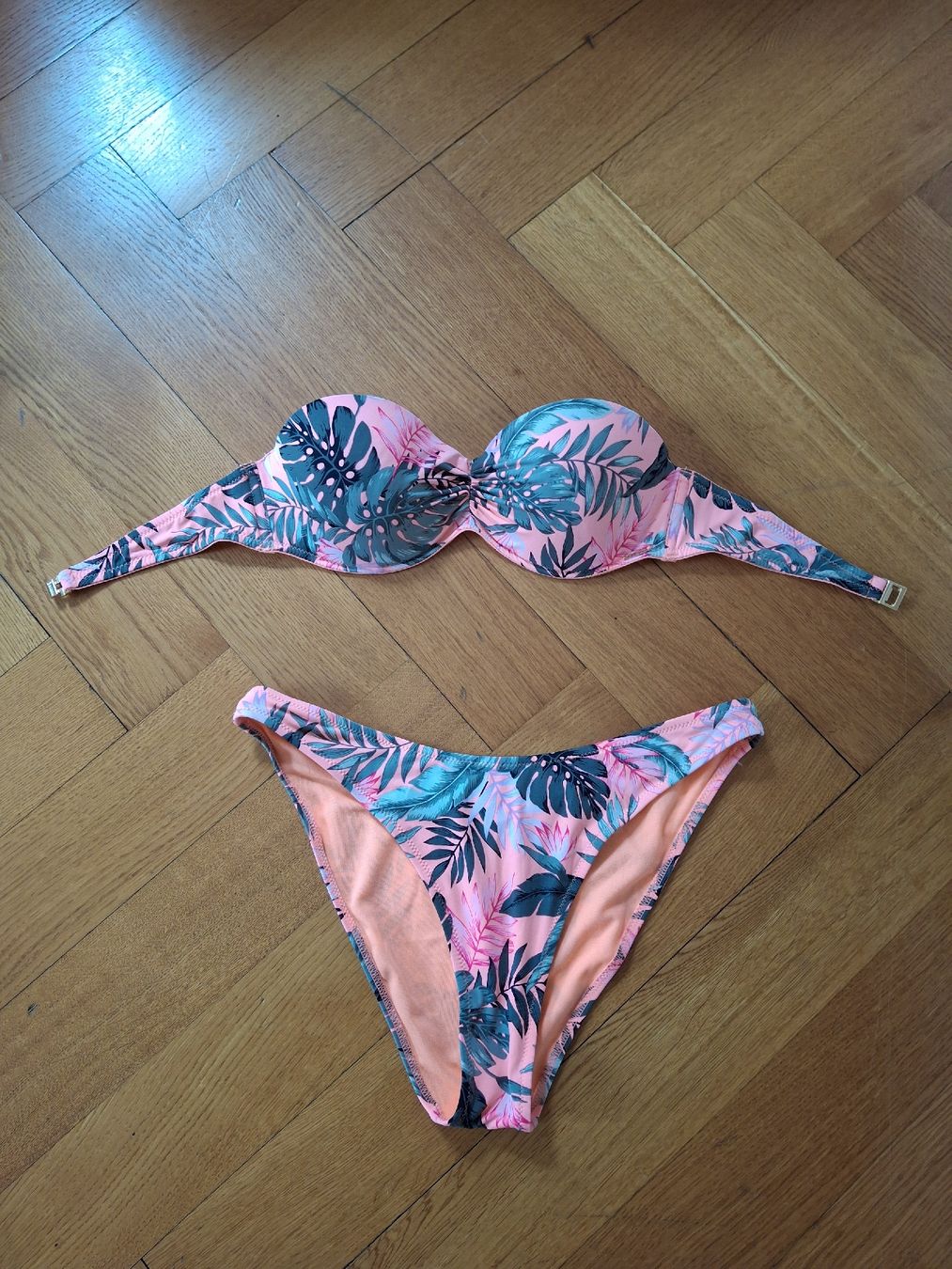 Badekleider & Bikinis: Bikini saumon fluo M – Gebraucht aus Lausanne von Cognitia