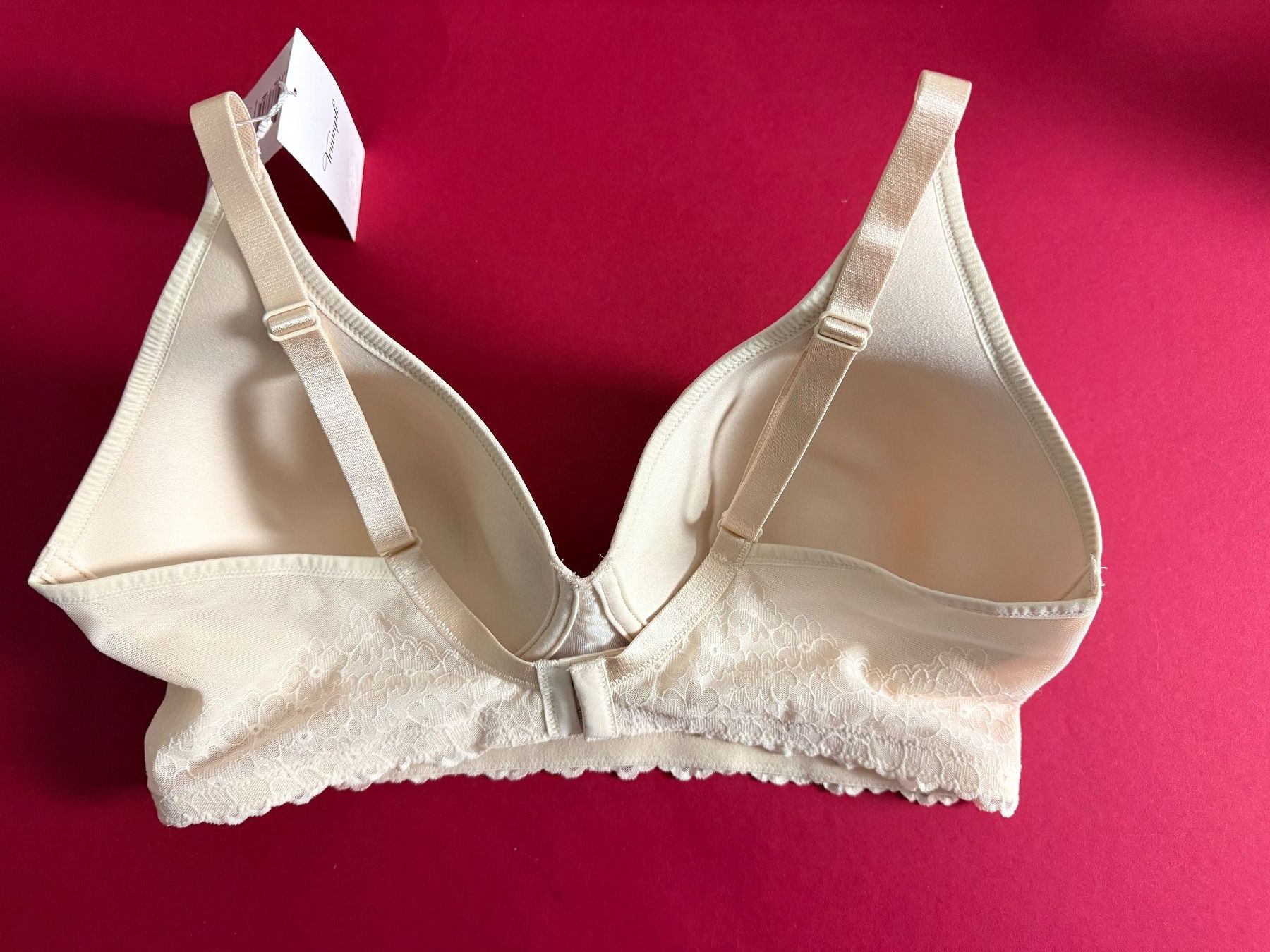 Triumph Autres dessous: TRIUMPH, Soft-Schalen-BH BRIGHT SPOTLIGHT, Gr. 85D, Offwhite – Neuf avec emballage d'origine à Rudolfstetten par gst_g7xl 5