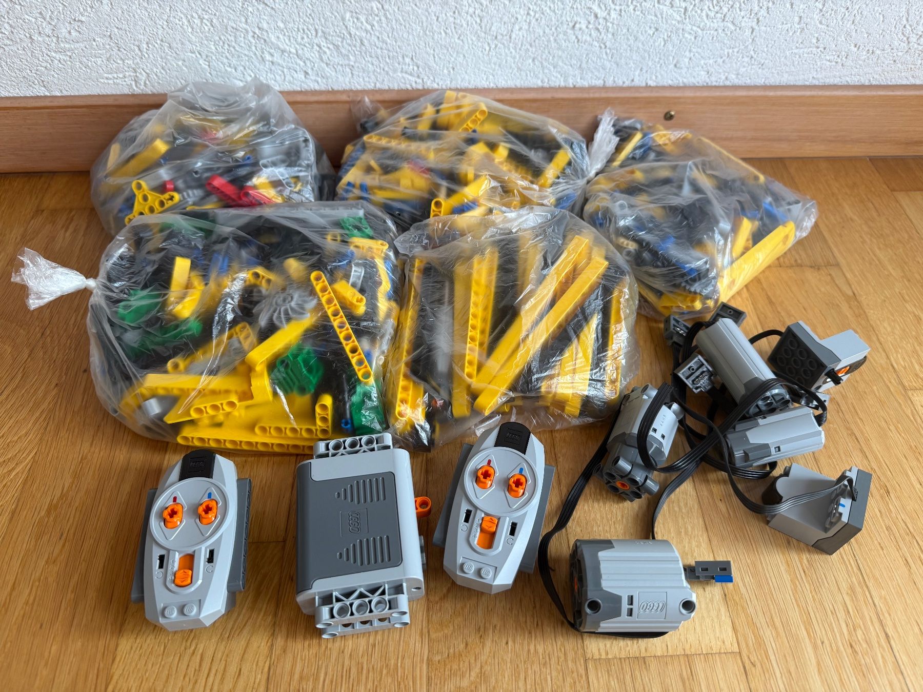 Lego Kit di costruzioni: Lego Technic 42030 Volvo – Usato da Echandens venduto da vro_v7jk 3