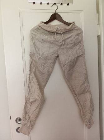 Lockere Sommerhose/Freizeithose, beige, Grösse M