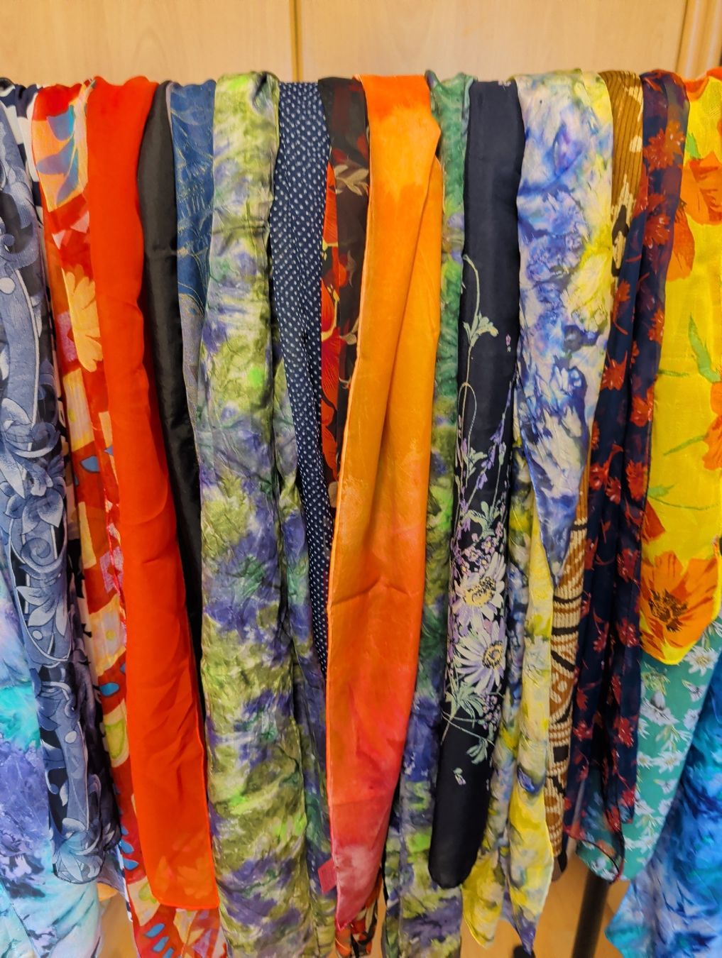 Foulard & Sciarpe: Hals Tücher 26 stk. – Usato da Meilen venduto da Frensch7 2
