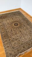 Grand tapis persan brun/beige, env. 200 × 300 cm.