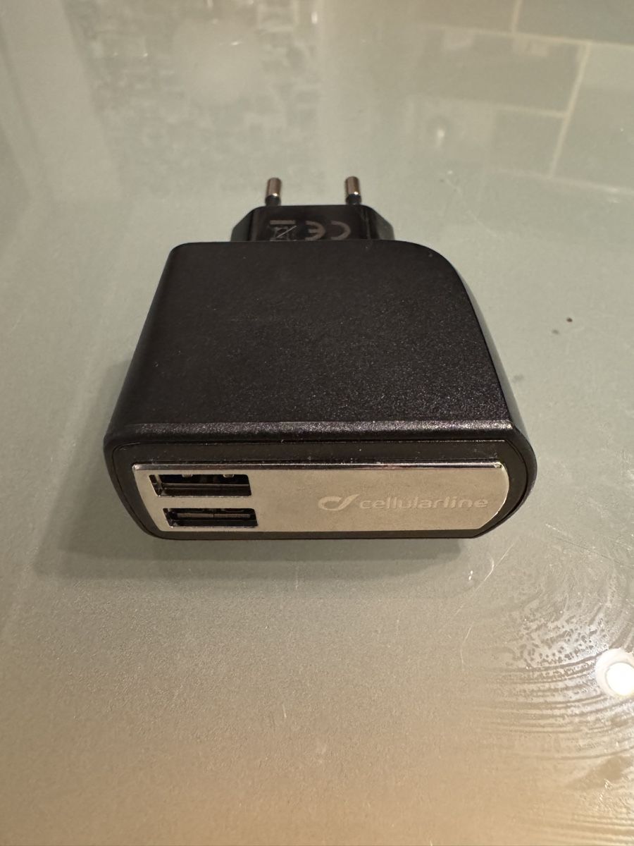 Ladegeräte: Dual USB Charger - Cellularline – Gebraucht aus Zürich von aus_r2dq