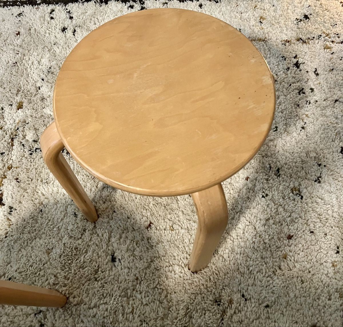 Hocker: 2 Stück Vintage 80er Holzhocker  Taburett – Gebraucht aus Hunzenschwil von Madachica 4