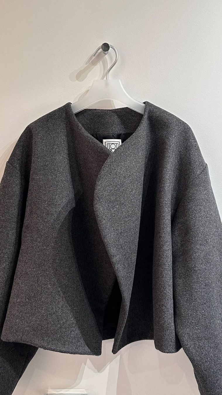 Totême Giacche: Toteme Bellac Wool Jacket, Grösse S – Usato da Chur venduto da kilkenny99