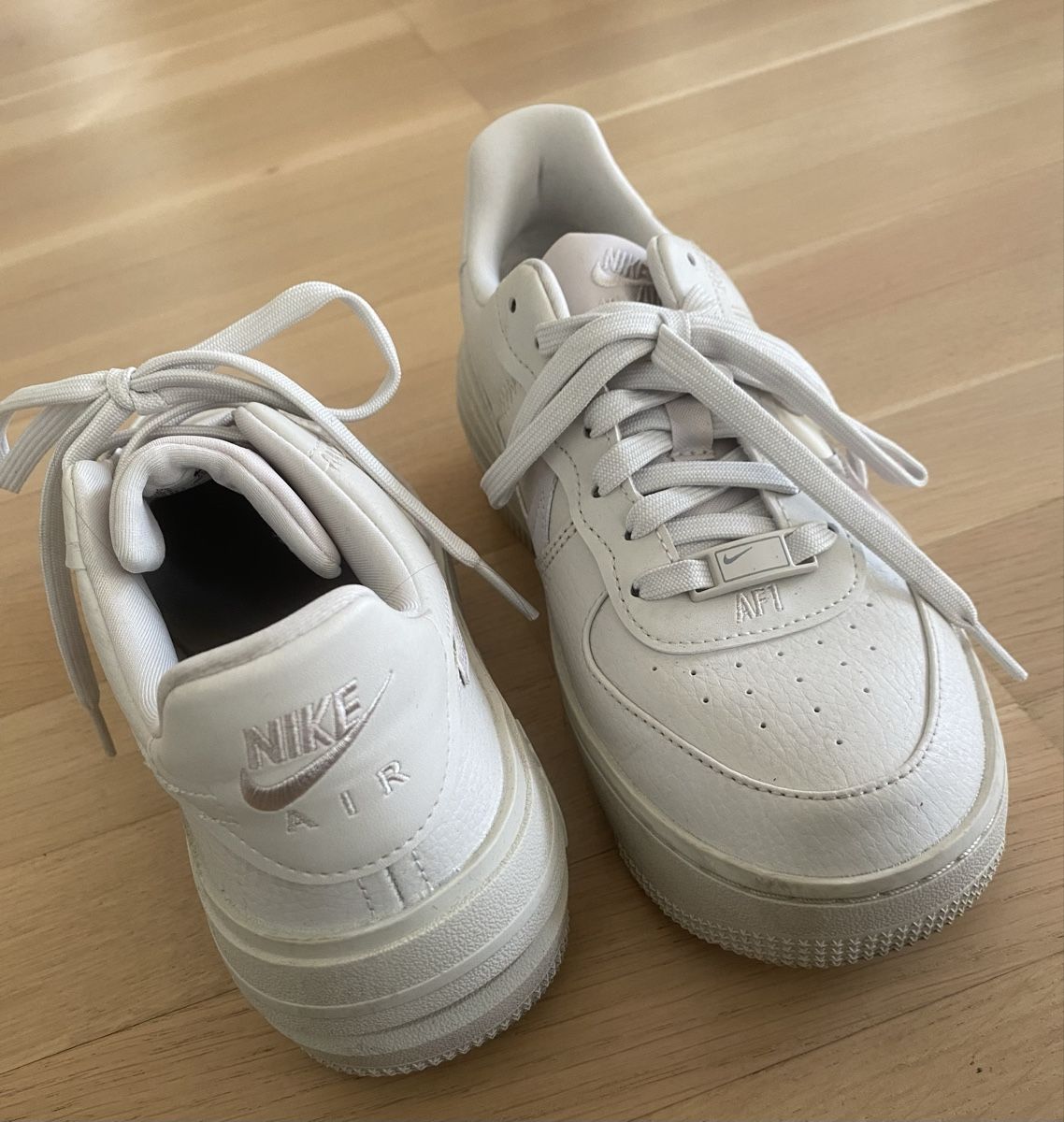 Nike Damenschuhe: Nike Air Force 1, Grösse 37.5 – Neu (gemäss Beschreibung) aus Zuchwil von patriziatr 2