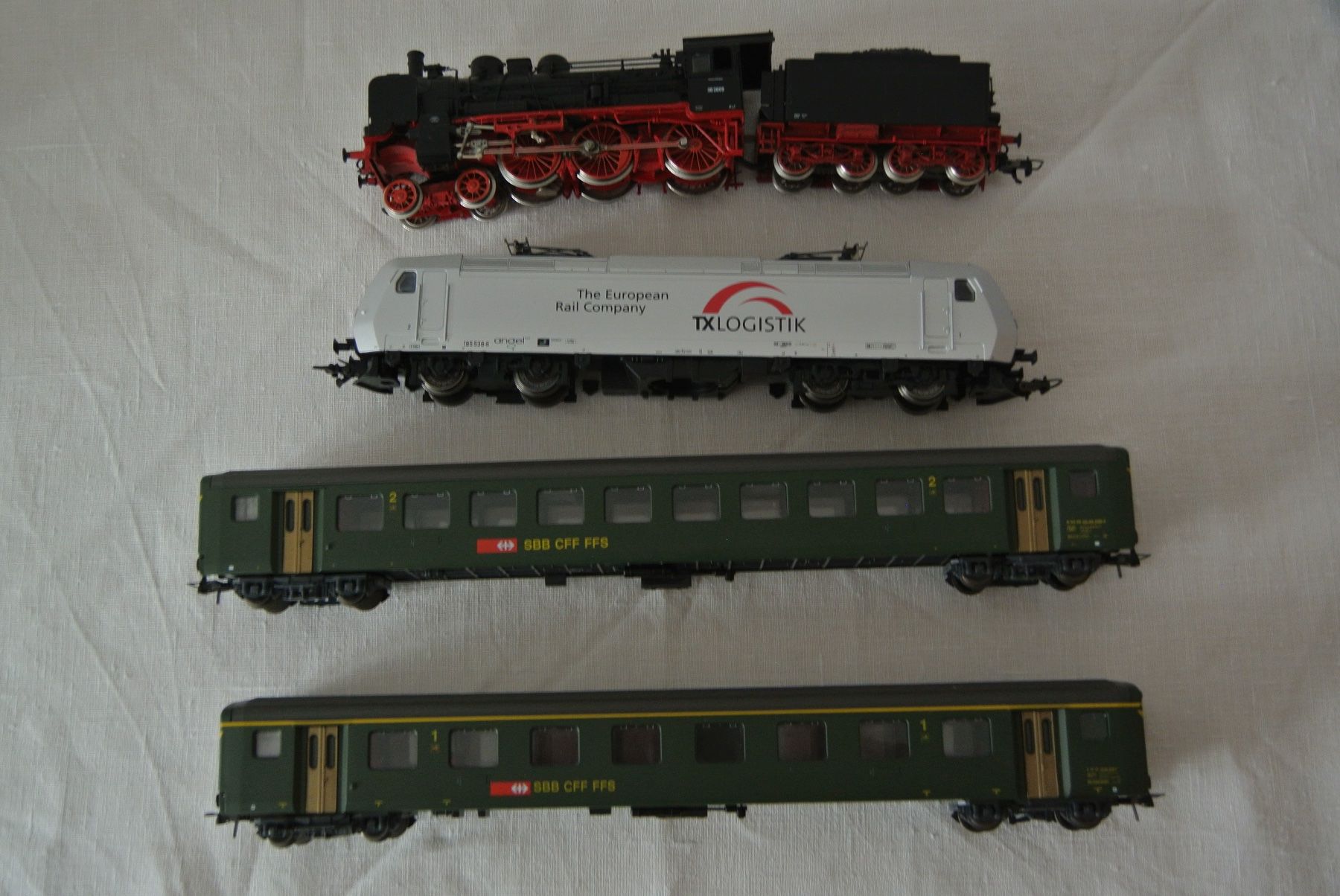 Modellini di ferrovie: Komplete Modelleisenbahn Anlage 9 Loks – Usato da Zufikon venduto da Connec 2