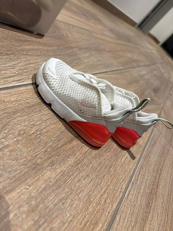Schuhe für Mädchen: Nike Air mädchen – Gebraucht aus Hunzenschwil von del_hzv7 1