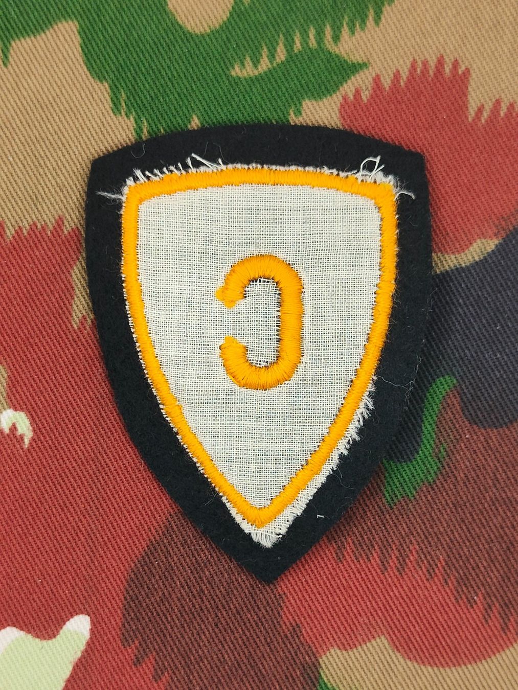 Schweizer Armee Placchette & Badge: Funktionsabzeichen Chemiker Ord. 1968, Variante 1 – Usato da Bauma venduto da SwissMilitaria 1