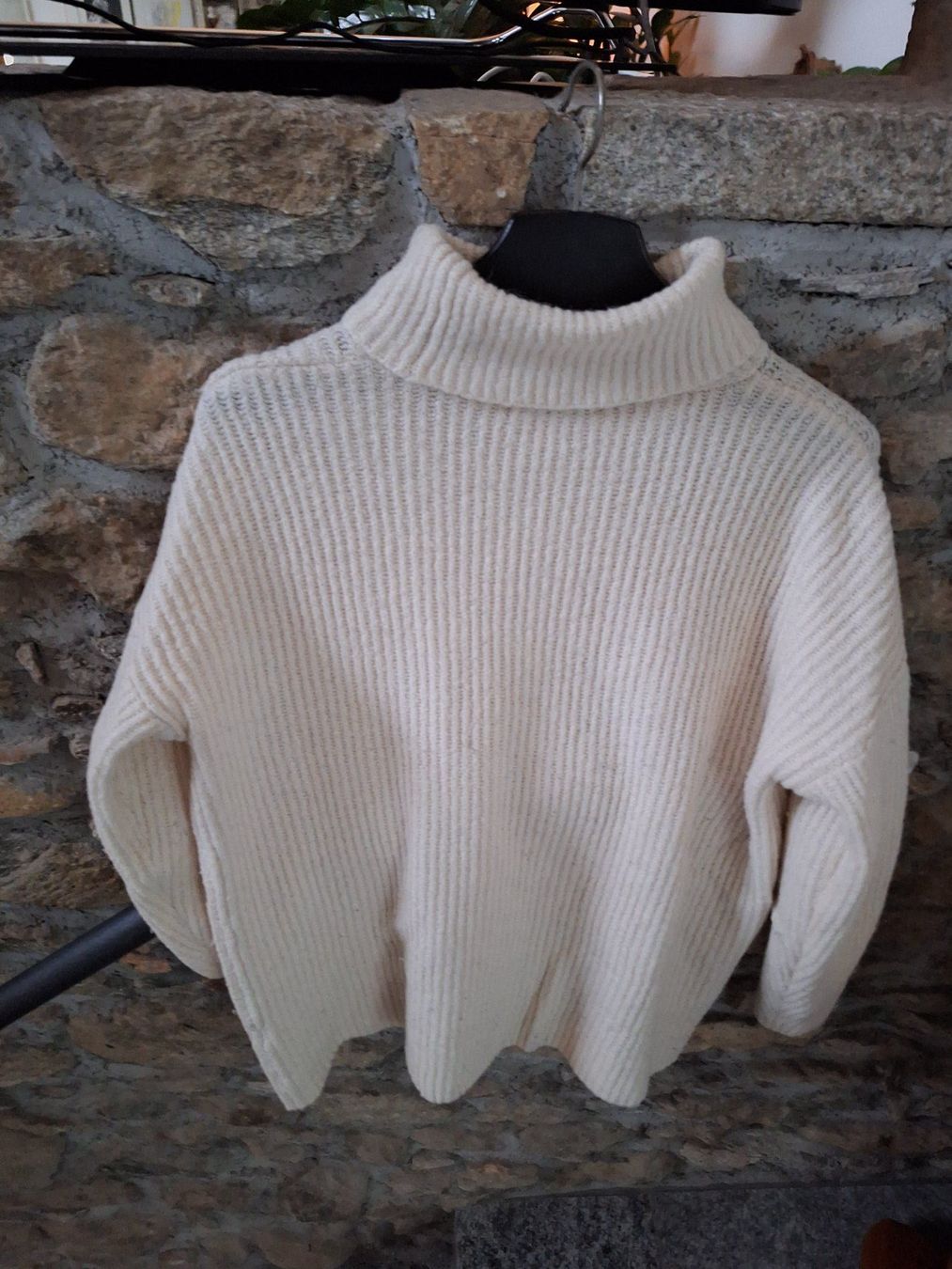 Pullover & Sweatshirts: WINTERPULLOVER MARKE NA-KD – Gebraucht aus Vernate von gzi_z2lb 1