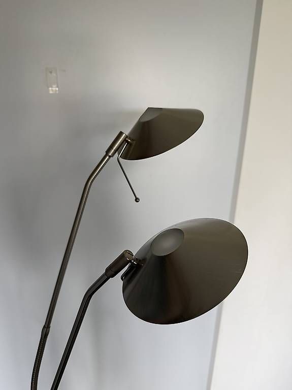 Lampade: Stehlampe mit 2 Leuchten – Usato da Schwerzenbach venduto da Tinok 2