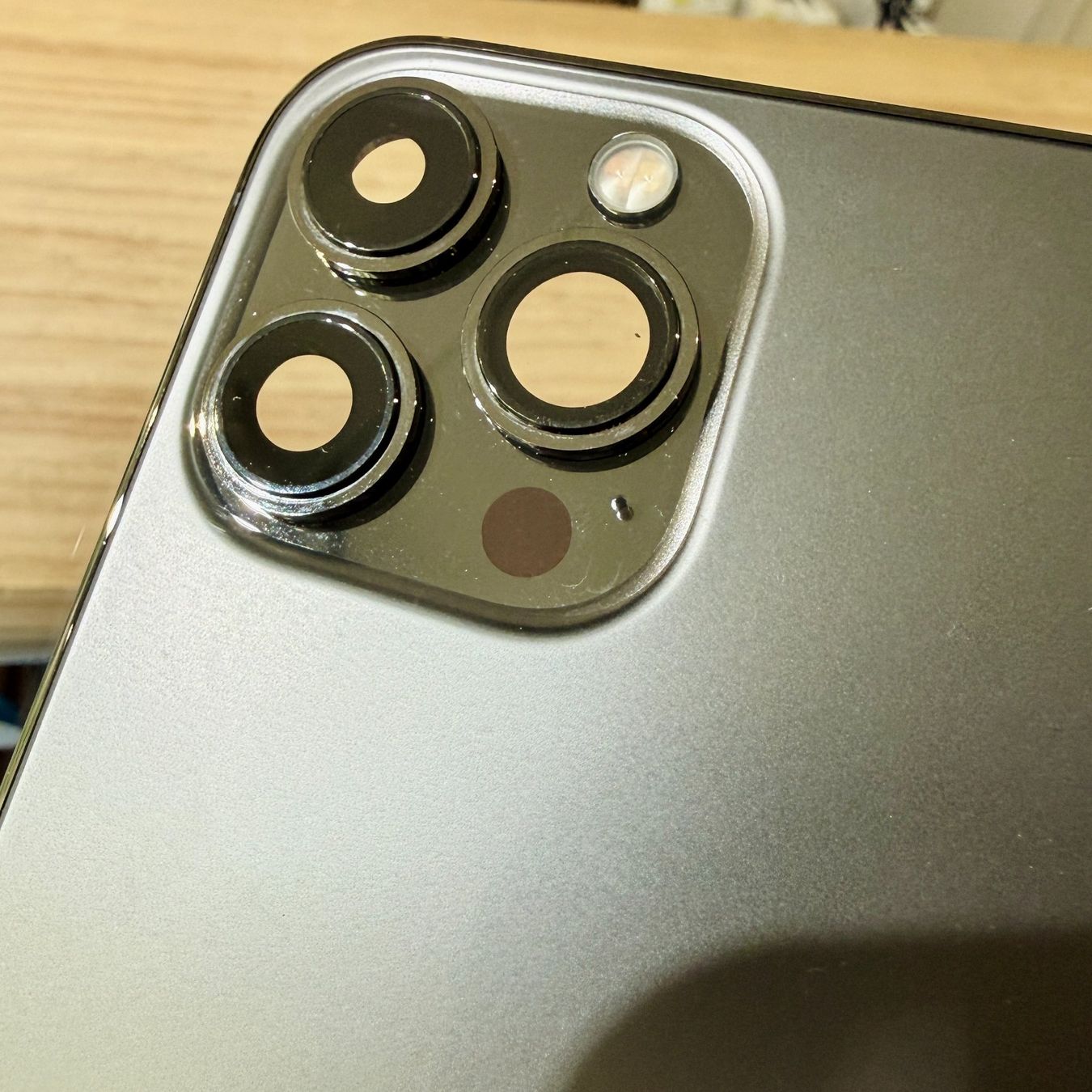 Apple Portables: Châssis iPhone 13 Pro Graphite (Original demonté pulled) – D'occasion à Morges par DA-repa 4