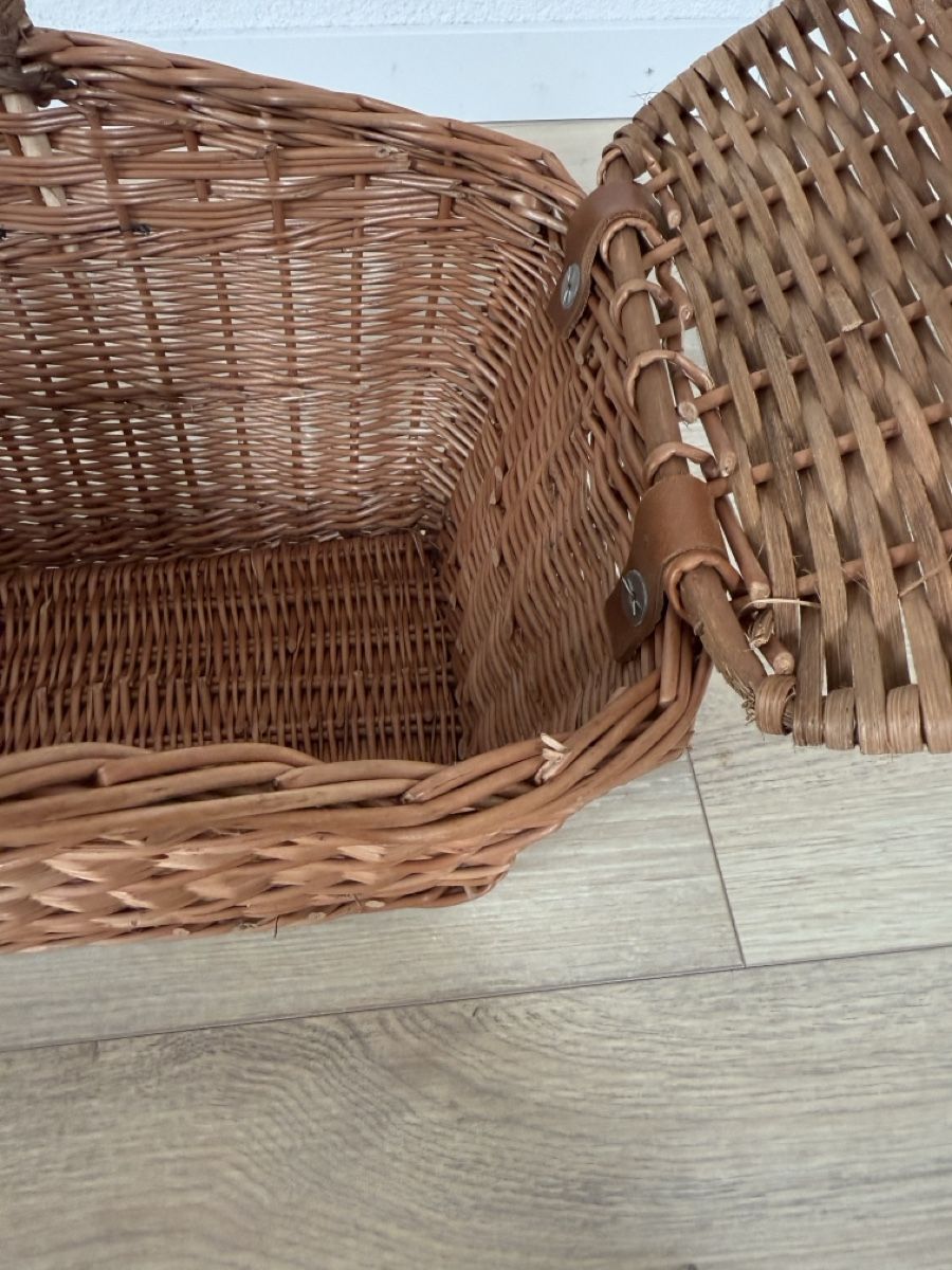 Altro per la casa: Handgemachter Picknickkorb/Korb aus Weide mit Deckel, Neu – Nuovo (secondo la descrizione) da Sarmenstorf venduto da Nathaliie_21 5