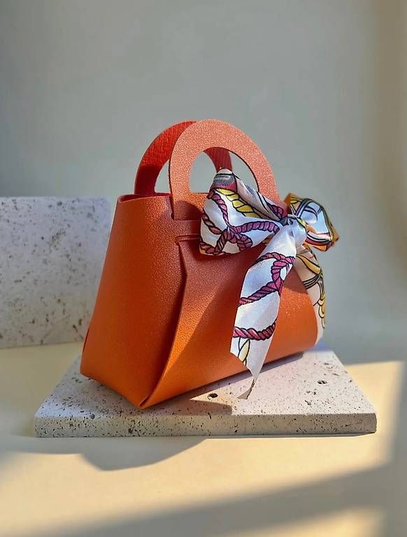 Taschen für Damen: Petit sac cadeau Neuf – Gebraucht aus Lucens von TCG_sellnbuy 2