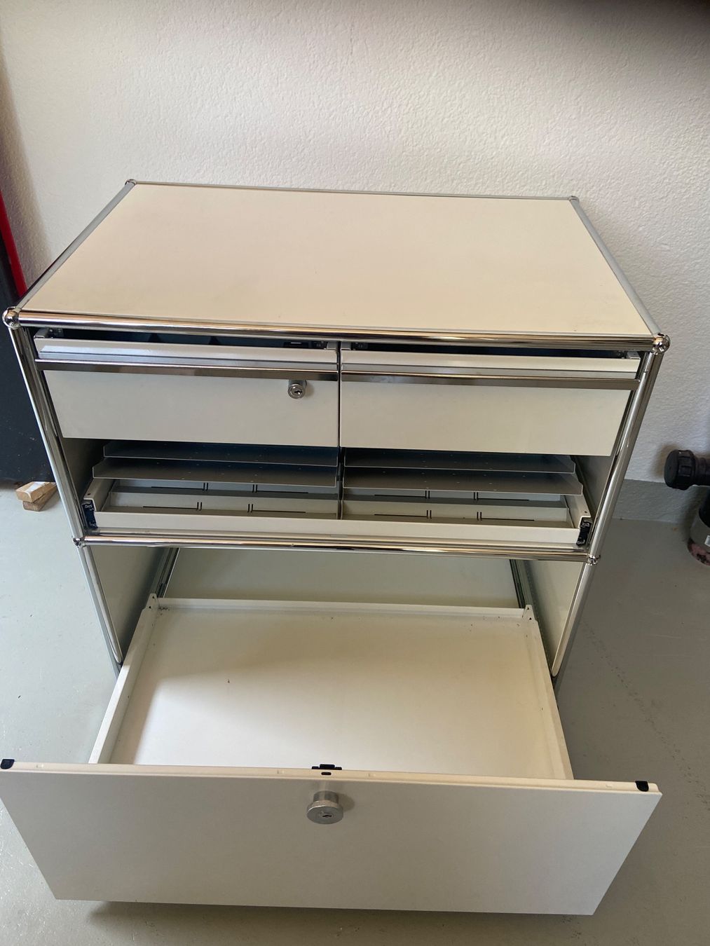 USM Eléments de bureau: USM Haller Rollcontainer – D'occasion à Wil SG par tra_dv7v 1