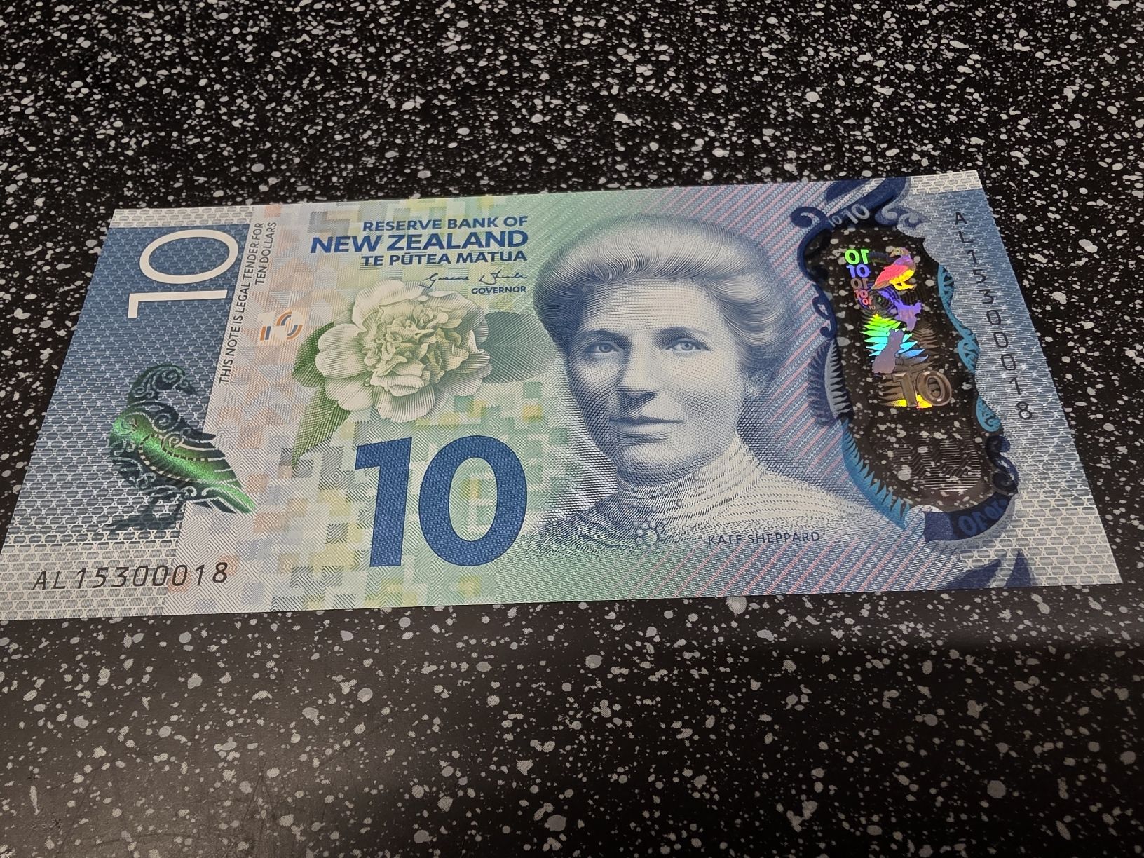 Banconote: 10 Neuseeland Dollar 2015  – Nuovo e nell'imballaggio originale da Herisau venduto da Antiques.AR