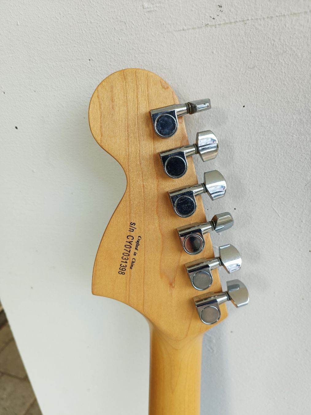 Squier Strumenti musicali: Squier Stratocaster E-Gitarre + Zubehör und Tasche – Usato da Bennau venduto da lbe_55rw 5