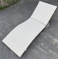 bodentiefe Gartenliege zum Entspannen
