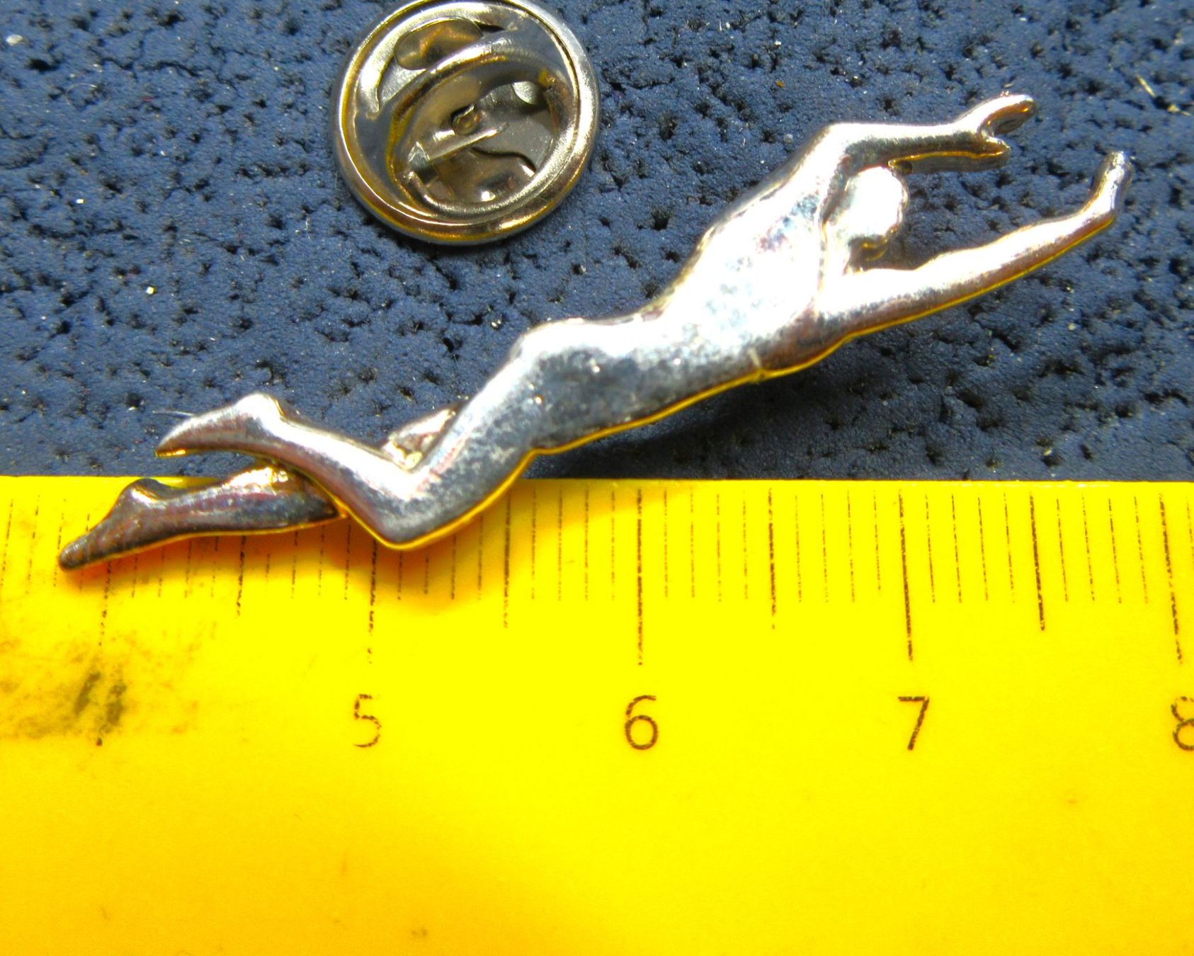 Swissair Plaketten & Abzeichen: SWISSAIR FLYING-MAN BUSSINES-CLASS PIN SILBRIG – Gebraucht aus Ettingen von Hausi4711