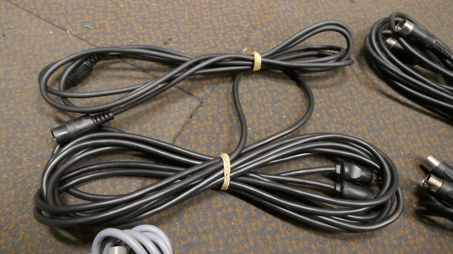 Cavi: Diverse Midi-Kabel – Usato da Wenslingen venduto da FairlightCMI 2