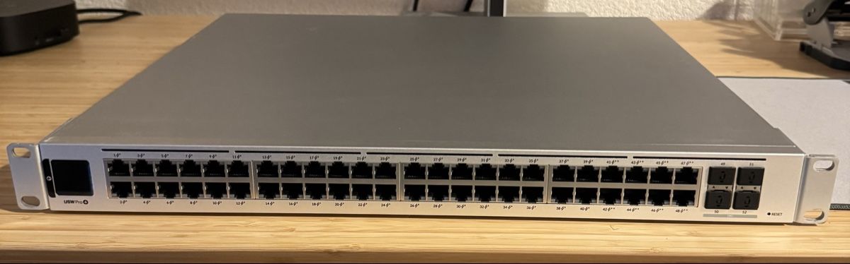 Ubiquiti Hubs & Switches: UniFi Switch Pro 48 PoE – D'occasion à Bülach par user847291