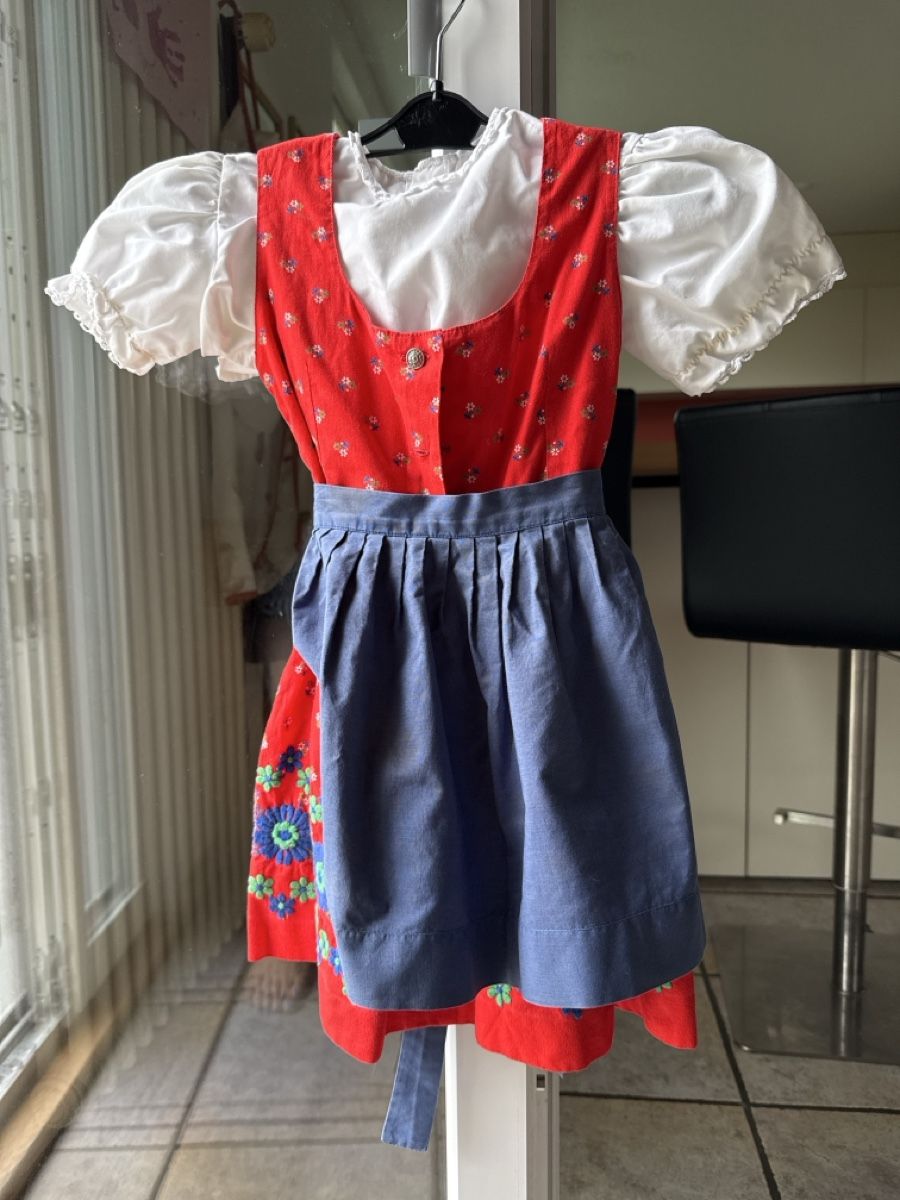 Vestiti & Gonne: Dirndl Mödchen Grösse 122 – Usato da Dettighofen (Lengwil) venduto da Dolol