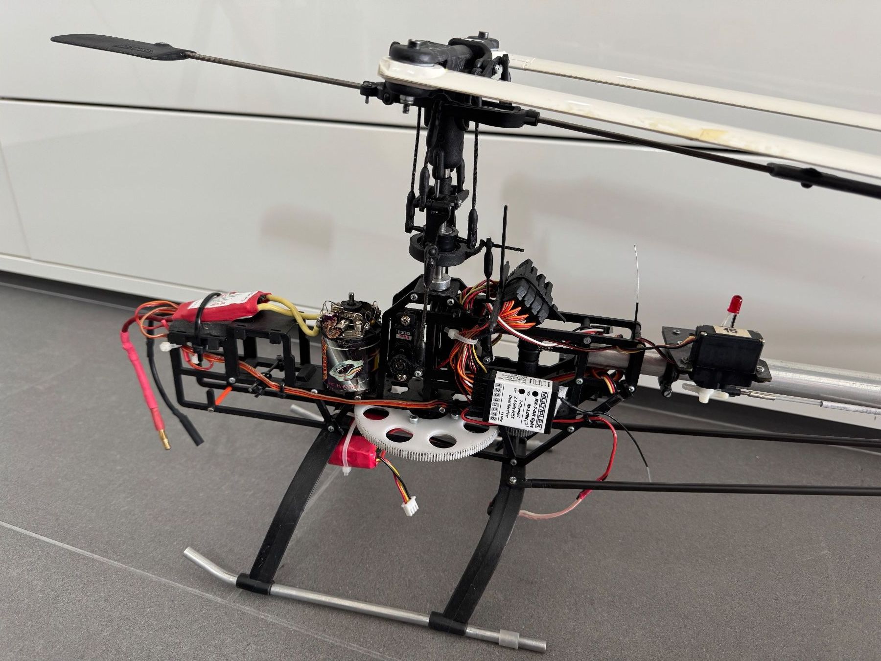 Modellismo RC: 3 x Ikarus ECO 8 Elektrohelikopter – Usato da Oberrohrdorf venduto da Tonar 2