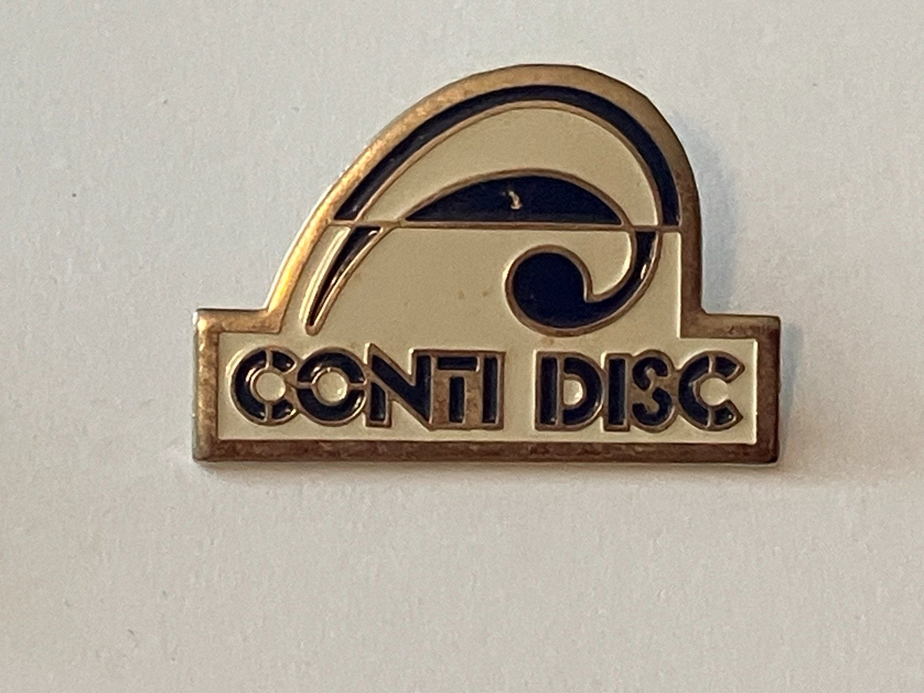 Placchette & Badge: 1 Pin Conti Disc – Usato da Basel venduto da djwwpp