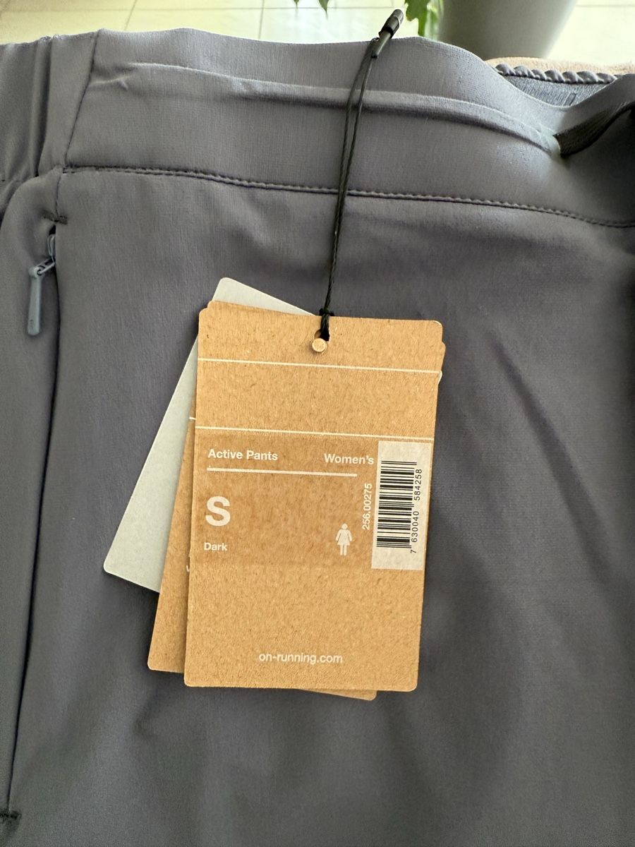 Pantaloni: ON Damen Active Pants W – Nuovo (secondo la descrizione) da Schneisingen venduto da Tomthedragon