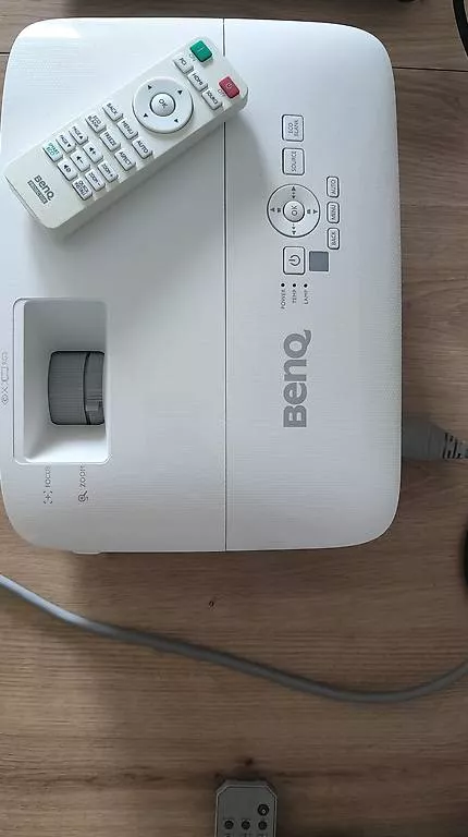 Proiettori: Benq MH 733 – Usato da Murten venduto da rcobi 2