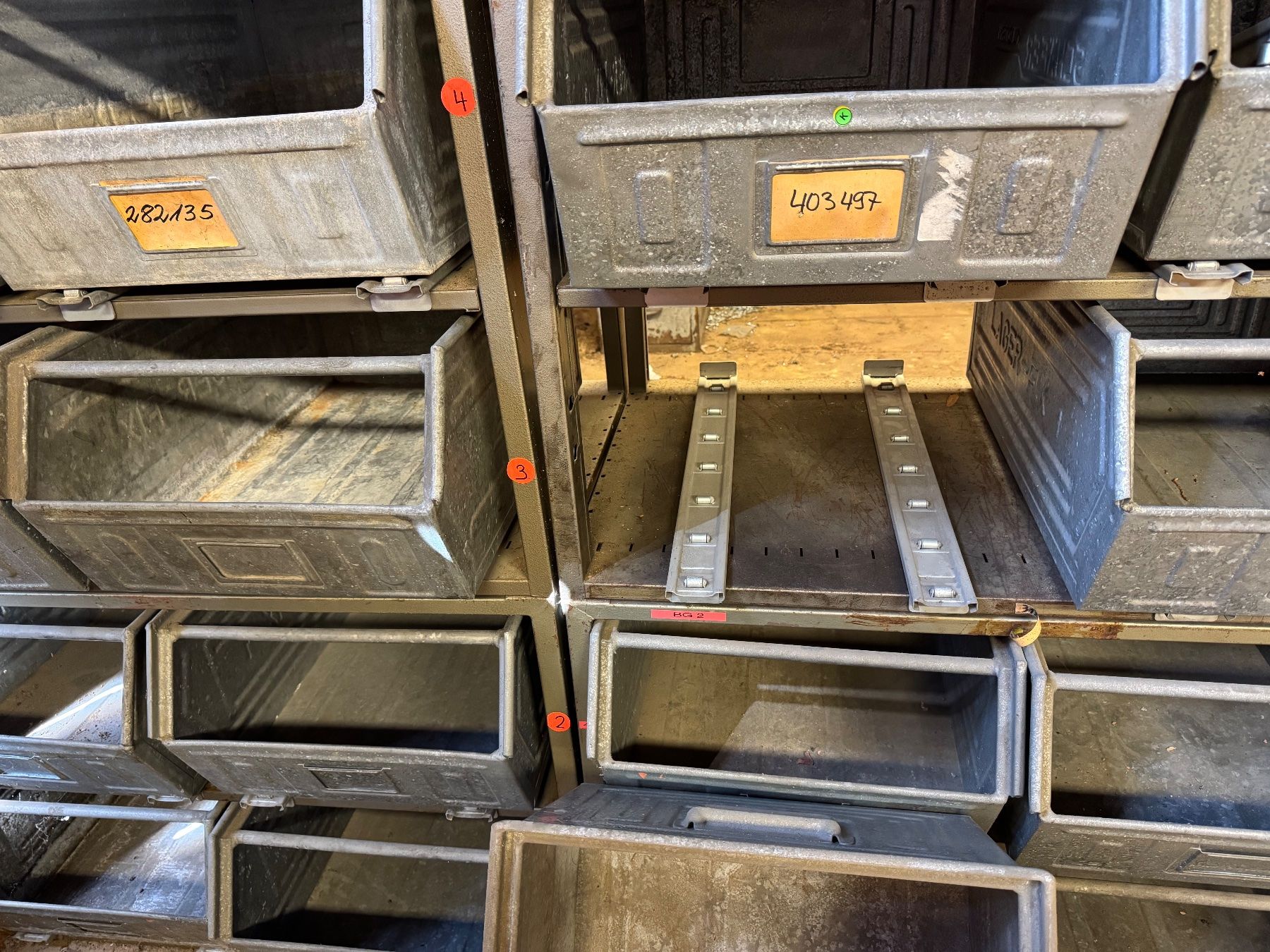 Scaffali: Metallregale mit Rollschubladen – Usato da Schweizersholz venduto da Sarah1234 1