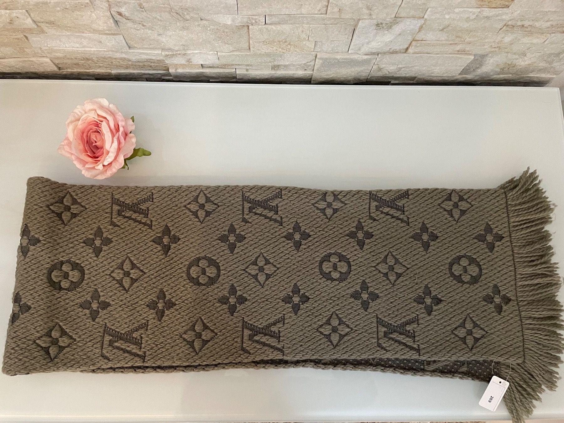Louis Vuitton Foulard & Sciarpe: Louis Vuitton Schal Logomania - Nr. 269 – Usato da Hittnau venduto da LuxAndMore 1