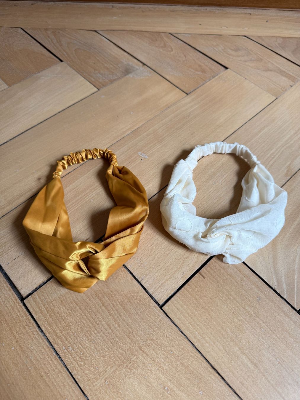 Accessori per capelli: 2 Haarbänder (senfgelb + crèmeweiss) – Usato da Zürich venduto da Diazaio