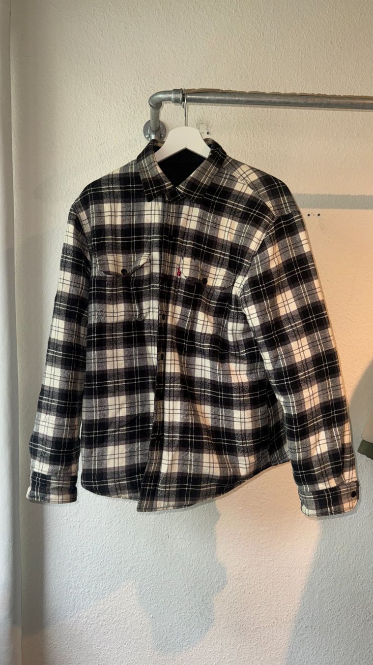 Levi's Jacken: Levi’s Jackson Reversible Shacket Schwarz Weiss Kariert – Gebraucht aus Winterthur von ram_zrj8