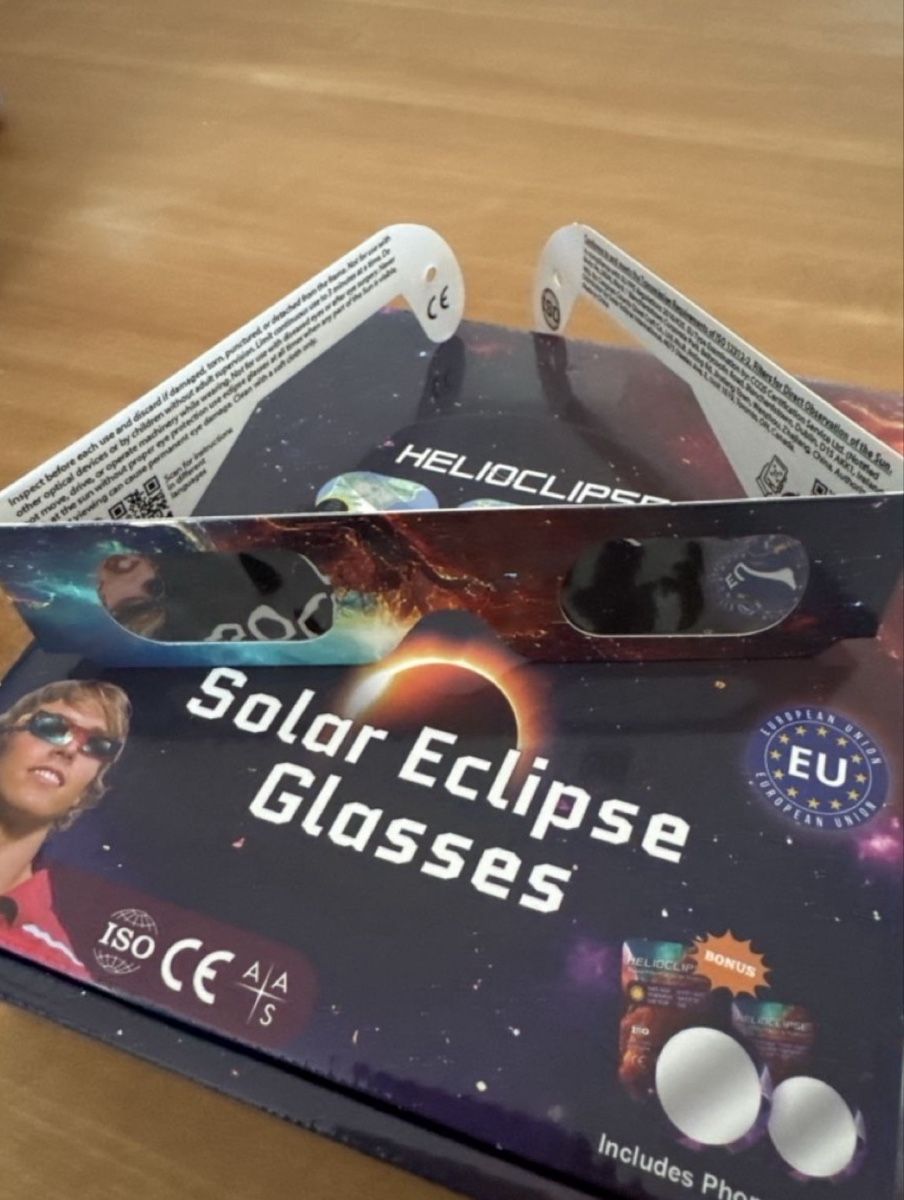 Lunettes & Verres: 2 Sonnenfinsternis BrillenSolar Eclipse Glasses – Neuf avec emballage d'origine à Würenlos par pet_h2jk 1
