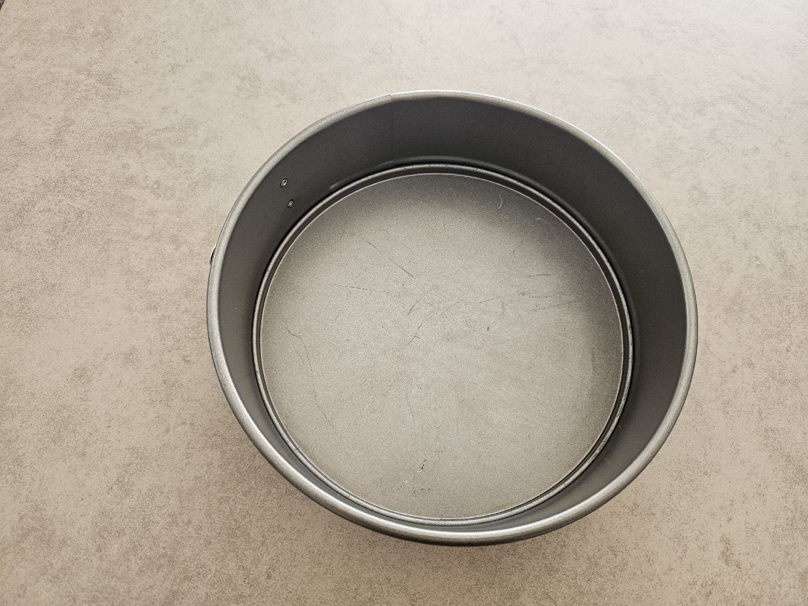 Kitchenaid Teglie da forno: Runde, aufklappbare Kuchenform von KitchenAid. – Usato da Kriens venduto da noe_5hkf
